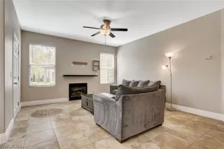 Photo #5: 2328830 Listing