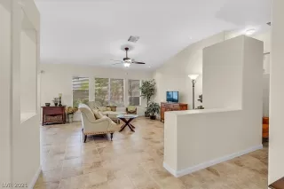 Photo #6: 2328842 Listing 