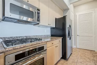 Photo #4: 2328855 Listing