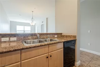 Photo #5: 2328855 Listing