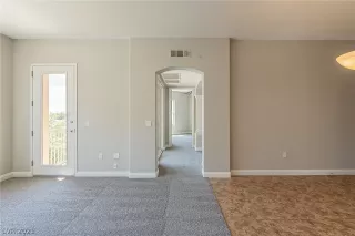 Photo #6: 2328855 Listing