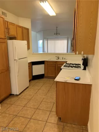 Photo #4: 2328856 Listing 