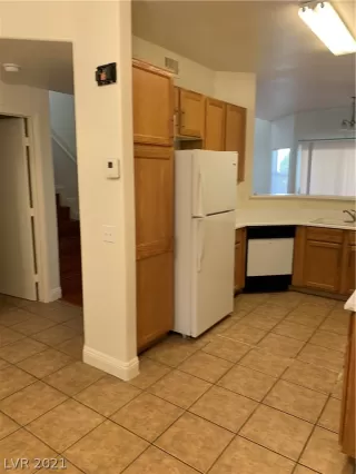 Photo #5: 2328856 Listing 