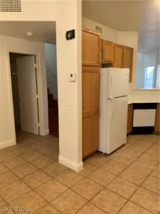 Photo #6: 2328856 Listing 