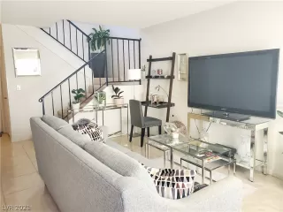 Photo #3: 2328876 Listing