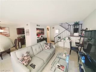 Photo #4: 2328876 Listing