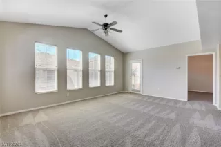 Photo #4: 2328902 Listing