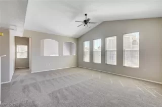 Photo #5: 2328902 Listing