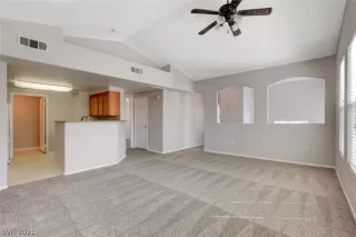 Photo #6: 2328902 Listing