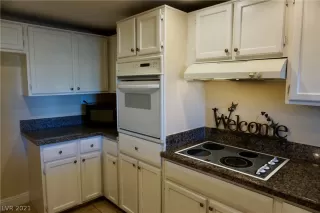 Photo #4: 2328919 Listing