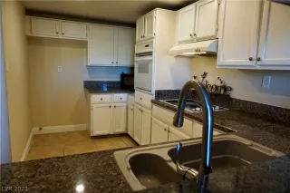 Photo #5: 2328919 Listing