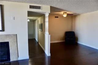 Photo #6: 2328919 Listing