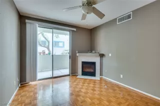 Photo #4: 2328944 Listing 