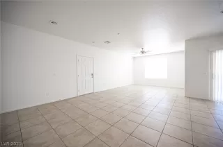 Photo #4: 2328951 Listing