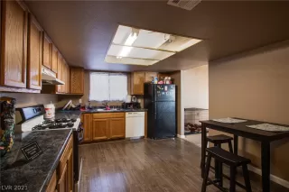 Photo #2: 2328966 Listing