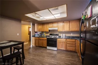 Photo #3: 2328966 Listing