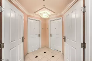 Photo #1: 2328969 Listing