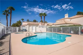 Photo #4: 2328975 Listing