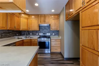 Photo #3: 2328984 Listing