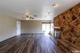 Photo #4: 2328984 Listing