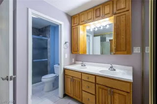 Photo #5: 2328984 Listing