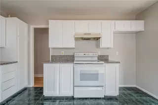 Photo #5: 2328989 Listing