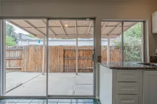 Photo #6: 2328989 Listing