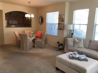 Photo #5: 2329027 Listing