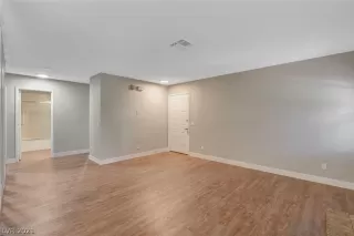 Photo #3: 2329044 Listing