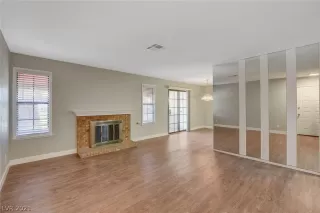 Photo #4: 2329044 Listing