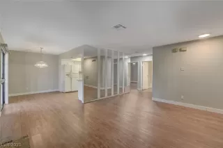 Photo #5: 2329044 Listing