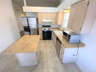 Photo #4: 2329050 Listing 