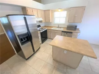 Photo #5: 2329050 Listing 