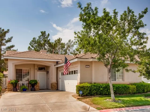 MLS: 2329053 Condo For Sale