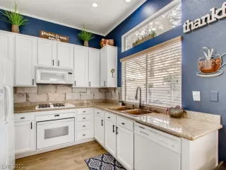 Photo #3: 2329053 Listing 