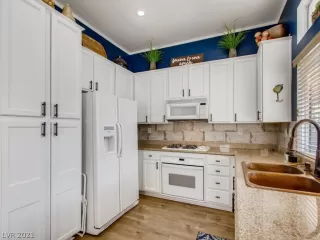 Photo #4: 2329053 Listing 