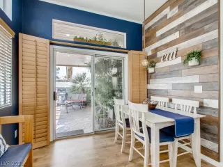 Photo #5: 2329053 Listing 