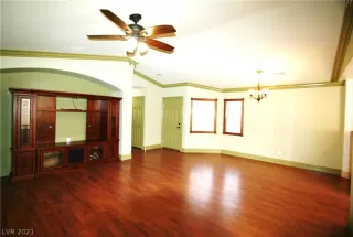 Photo #5: 2329080 Listing 