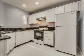 Photo #6: 2329099 Listing