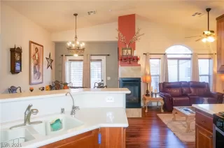 Photo #5: 2329113 Listing