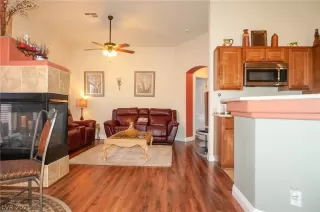 Photo #6: 2329113 Listing