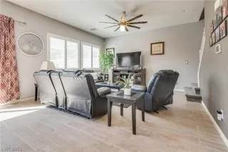 Photo #6: 2329125 Listing