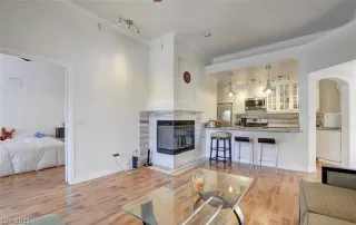 Photo #2: 2329147 Listing 