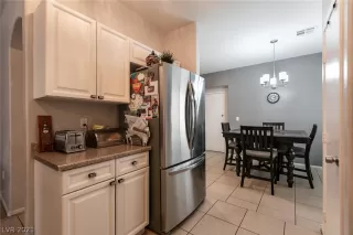 Photo #3: 2329195 Listing