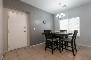 Photo #4: 2329195 Listing