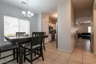 Photo #5: 2329195 Listing