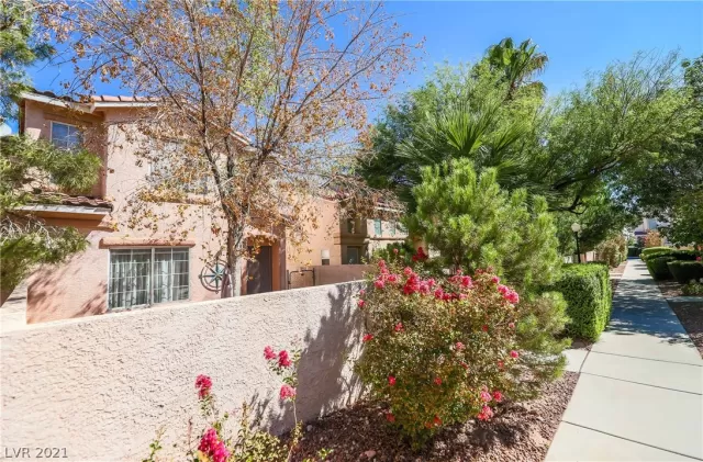 MLS: 2329206 Condo For Sale