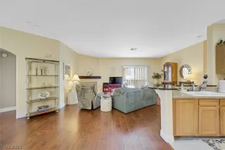 Photo #5: 2329207 Listing