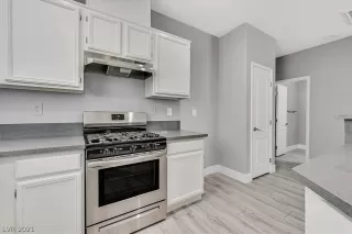 Photo #6: 2329213 Listing