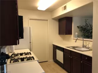 Photo #3: 2329217 Listing